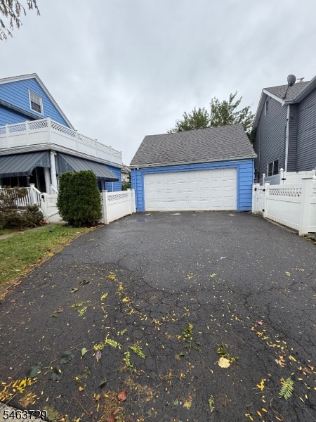 748 Livingston Rd