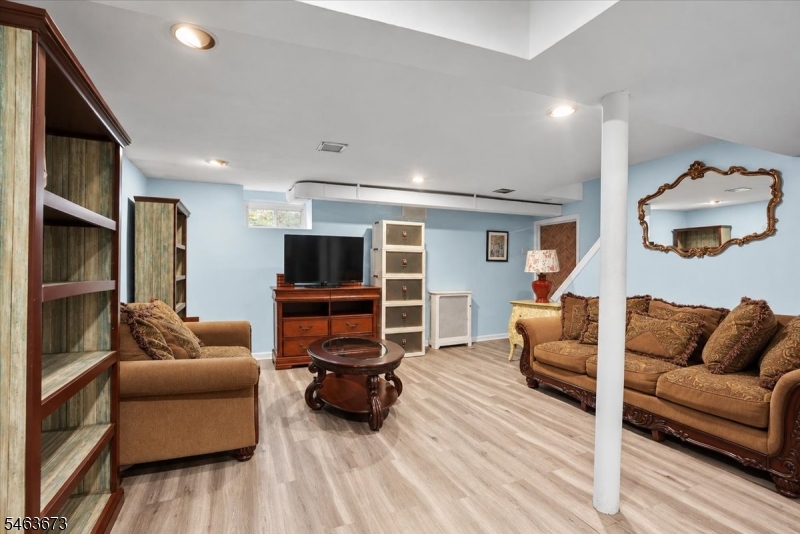 35 Deerfield Dr