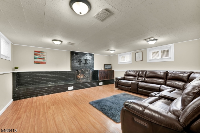 333 Foxwood Rd