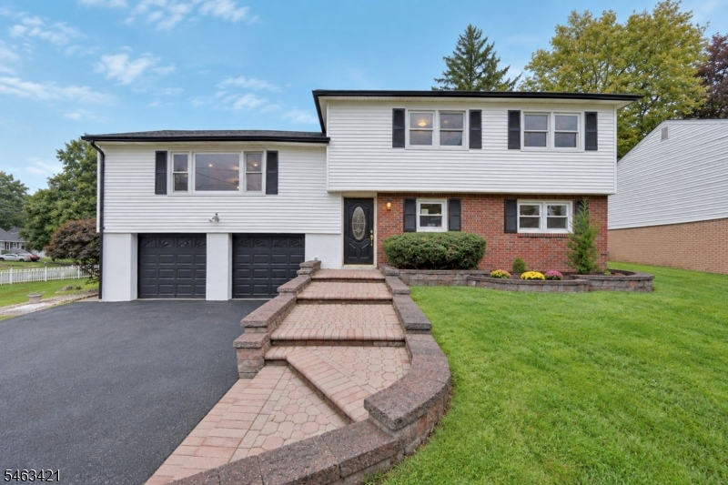 33 Woodhull Ave