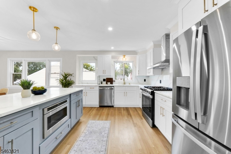 33 Woodhull Ave