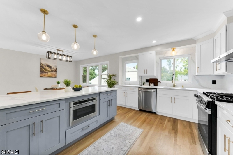 33 Woodhull Ave