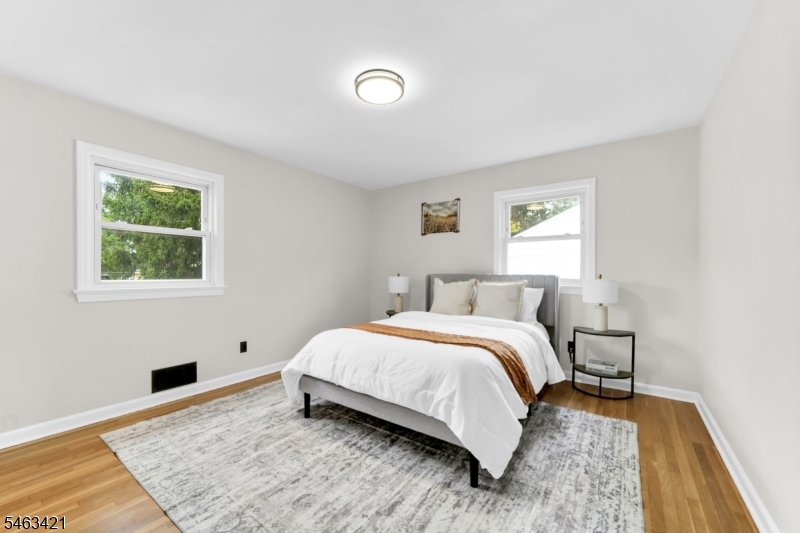 33 Woodhull Ave