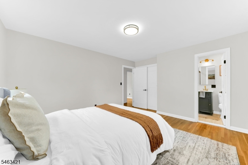 33 Woodhull Ave