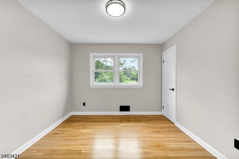 33 Woodhull Ave