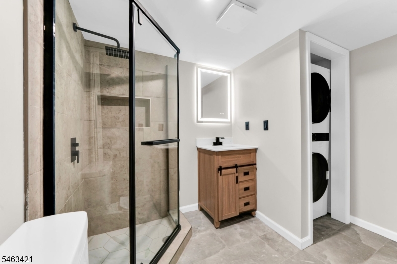 33 Woodhull Ave