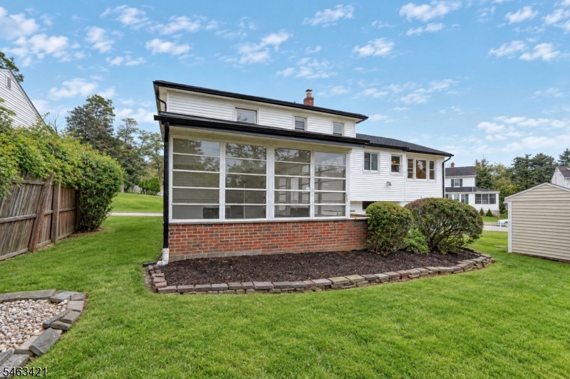 33 Woodhull Ave