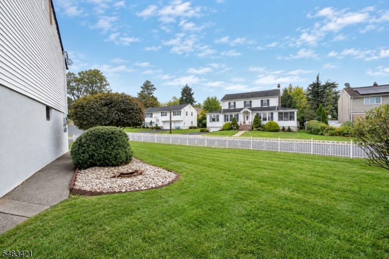 33 Woodhull Ave
