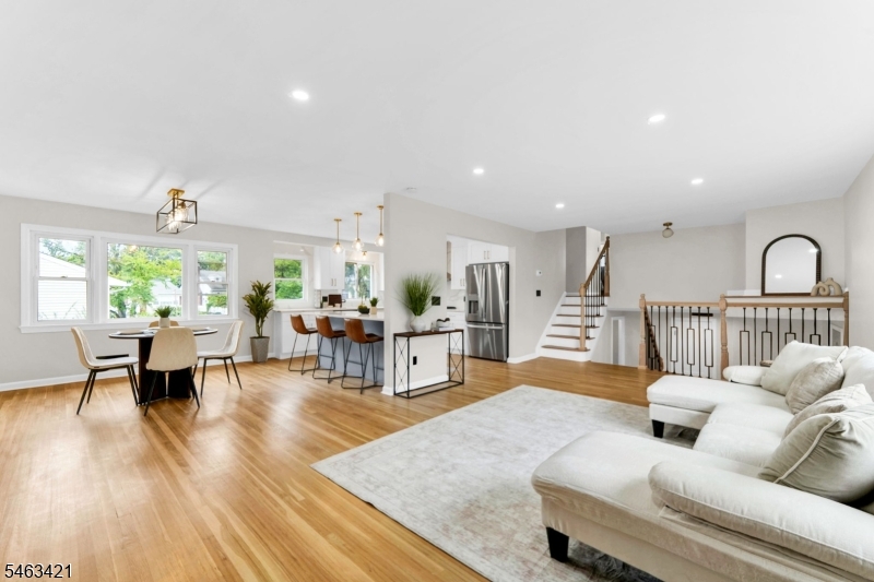 33 Woodhull Ave