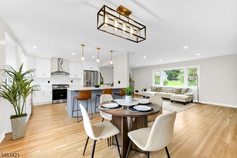 33 Woodhull Ave