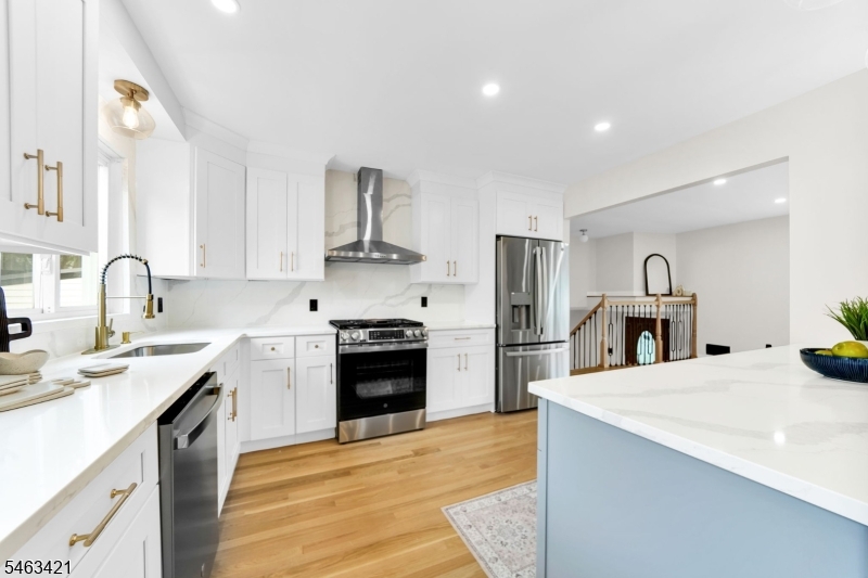 33 Woodhull Ave