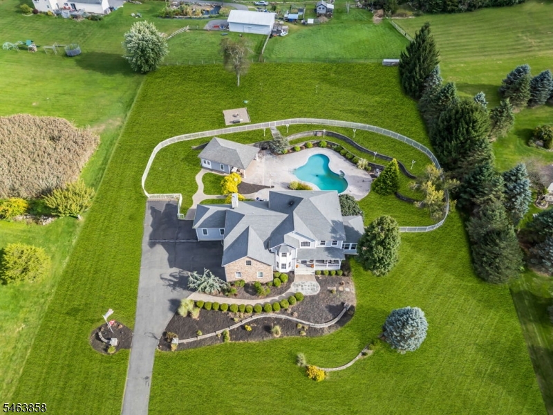 28 Meadow Ridge Ln
