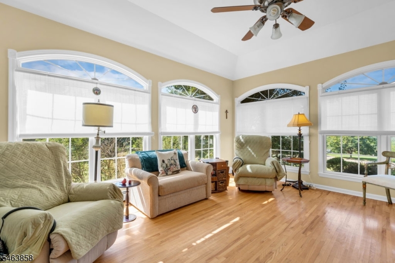 28 Meadow Ridge Ln