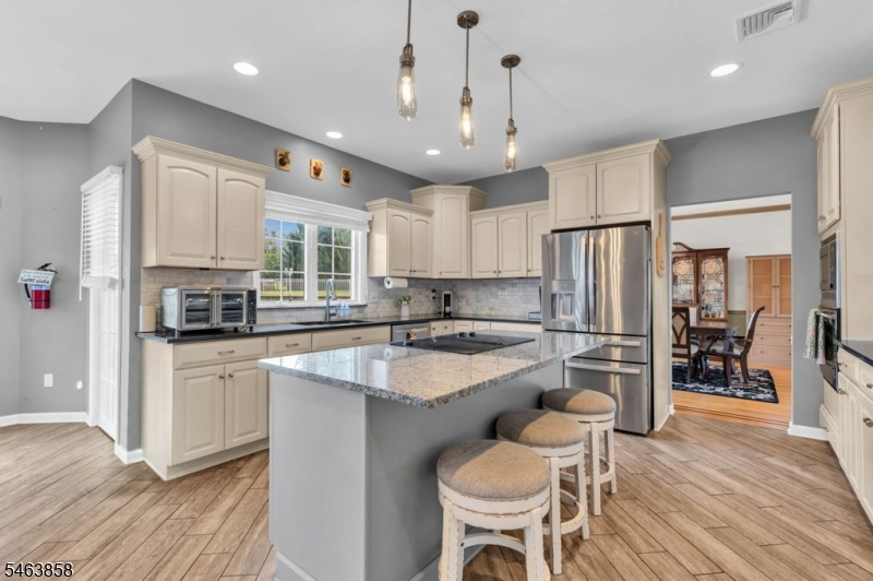 28 Meadow Ridge Ln