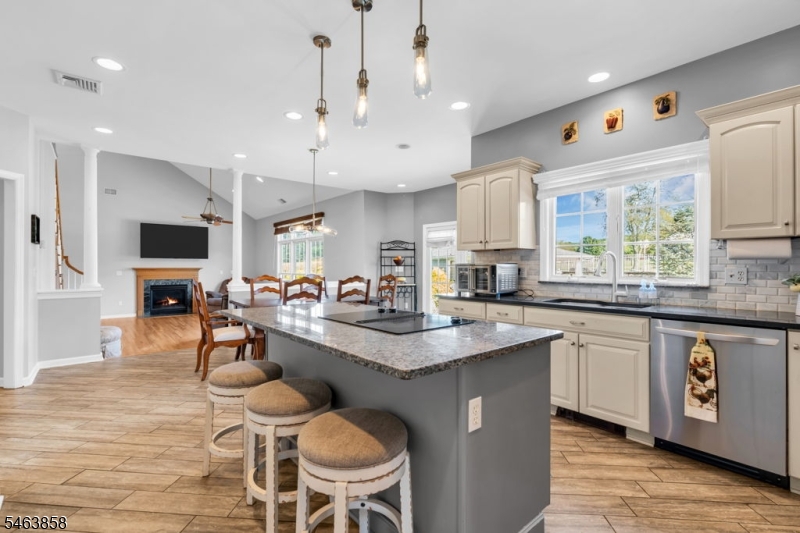 28 Meadow Ridge Ln