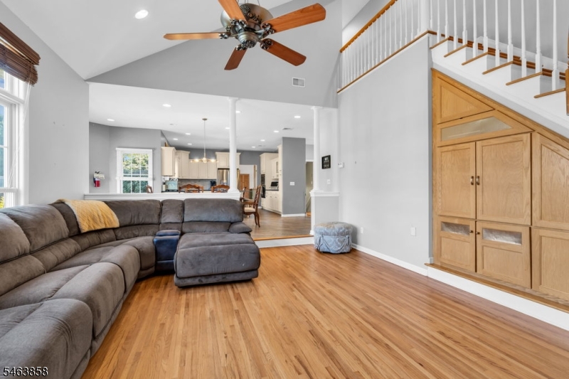 28 Meadow Ridge Ln