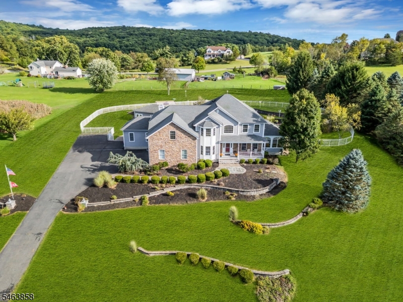 28 Meadow Ridge Ln