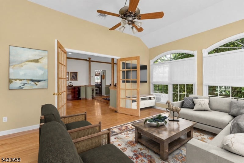 28 Meadow Ridge Ln