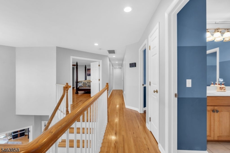 28 Meadow Ridge Ln
