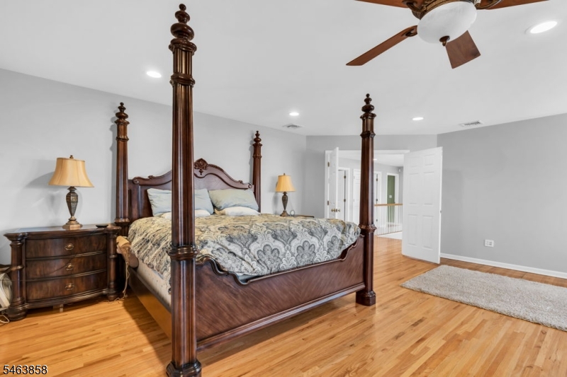 28 Meadow Ridge Ln
