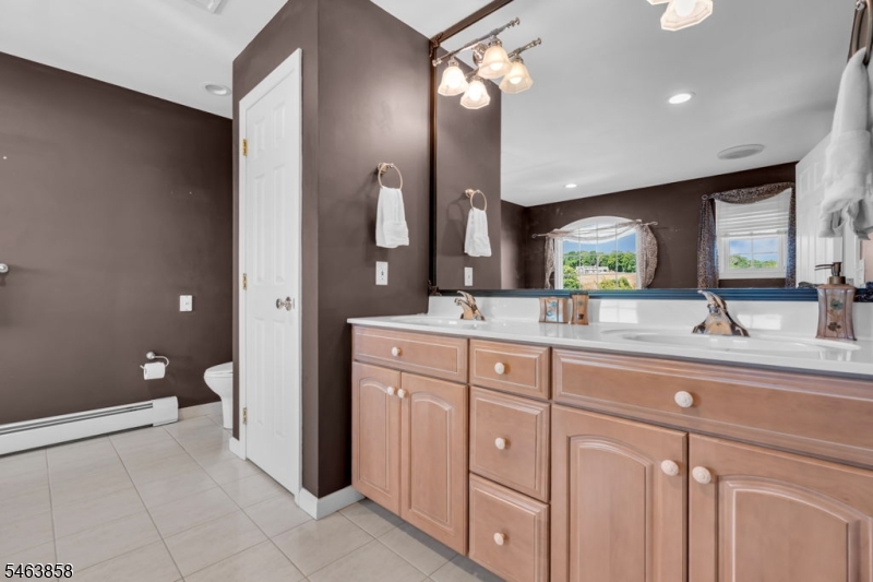 28 Meadow Ridge Ln