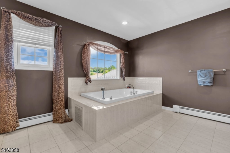 28 Meadow Ridge Ln