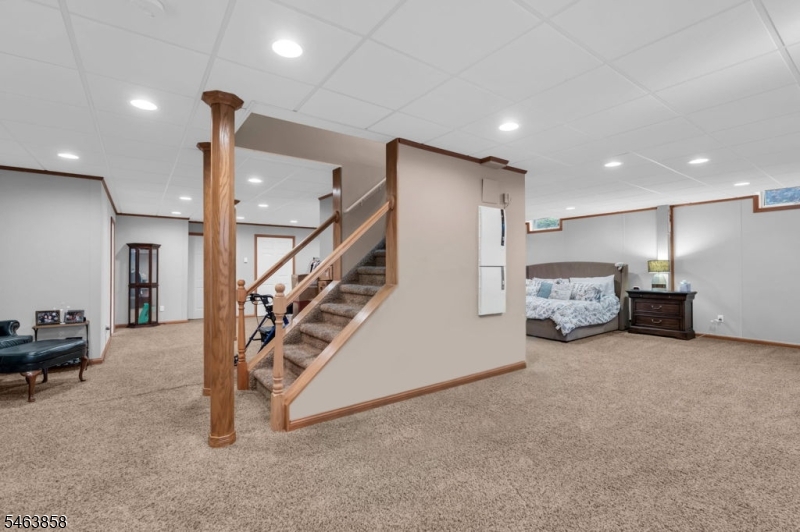 28 Meadow Ridge Ln