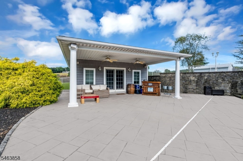 28 Meadow Ridge Ln