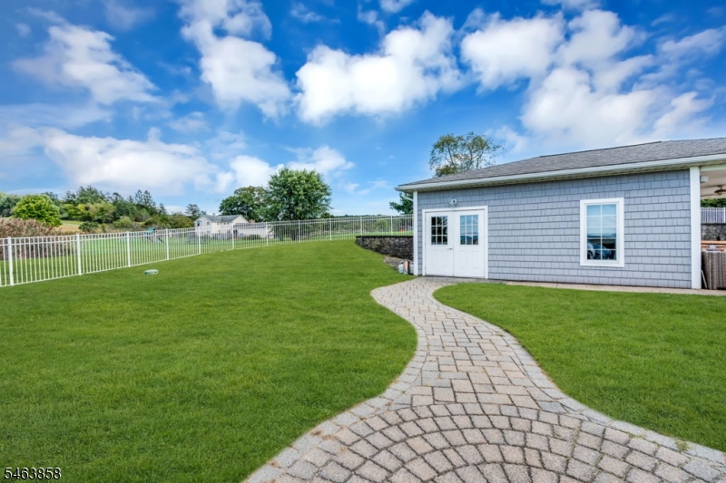 28 Meadow Ridge Ln