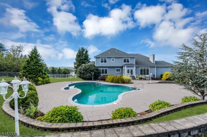 28 Meadow Ridge Ln