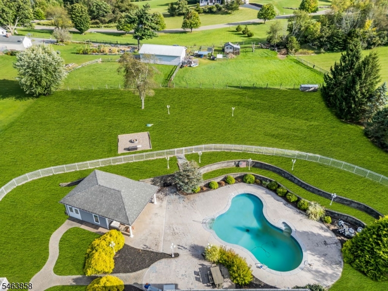 28 Meadow Ridge Ln