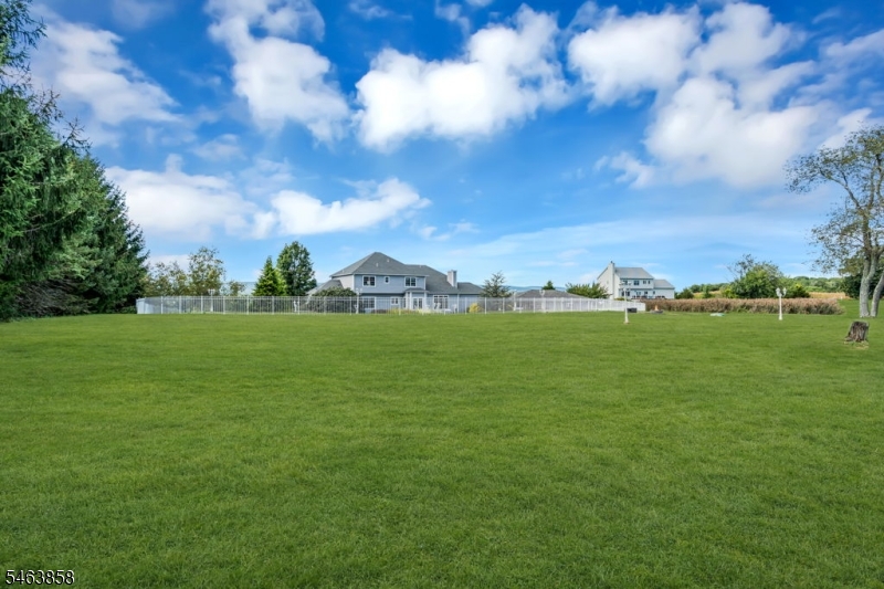 28 Meadow Ridge Ln