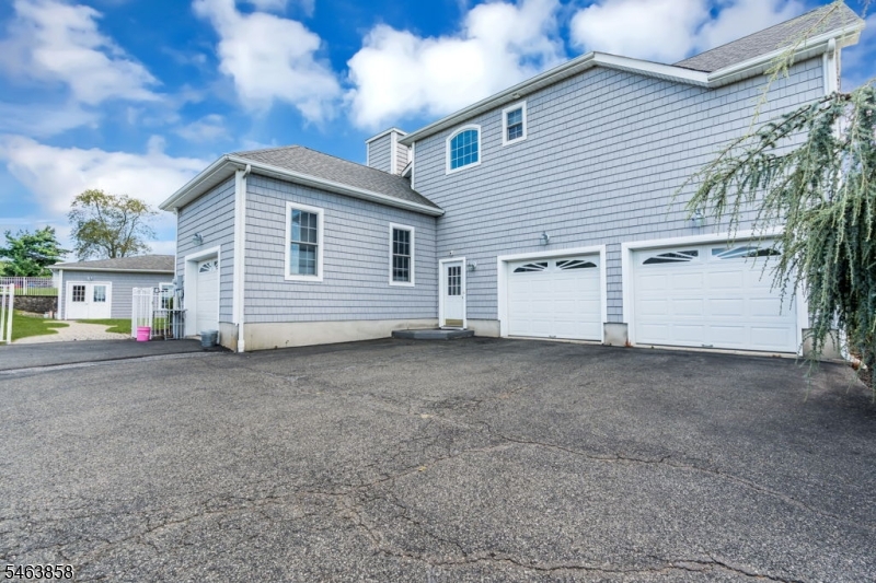 28 Meadow Ridge Ln