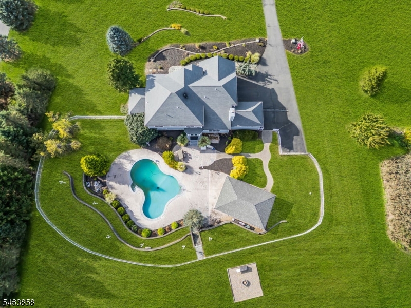 28 Meadow Ridge Ln