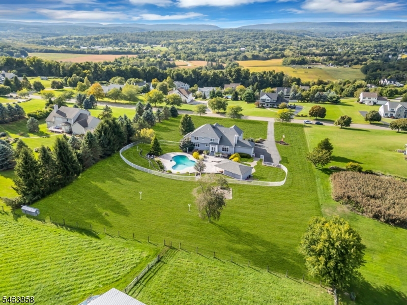 28 Meadow Ridge Ln