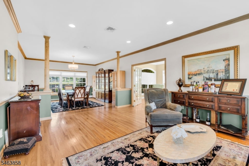 28 Meadow Ridge Ln