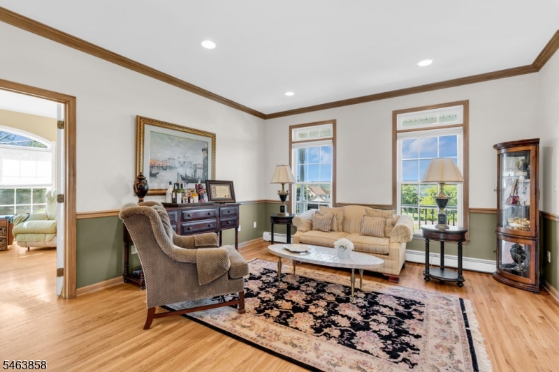 28 Meadow Ridge Ln