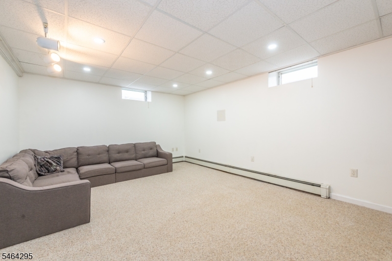34 Meadow Ln