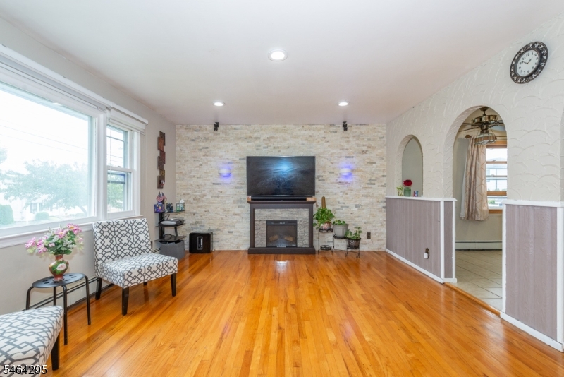 34 Meadow Ln