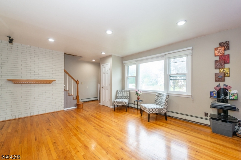 34 Meadow Ln