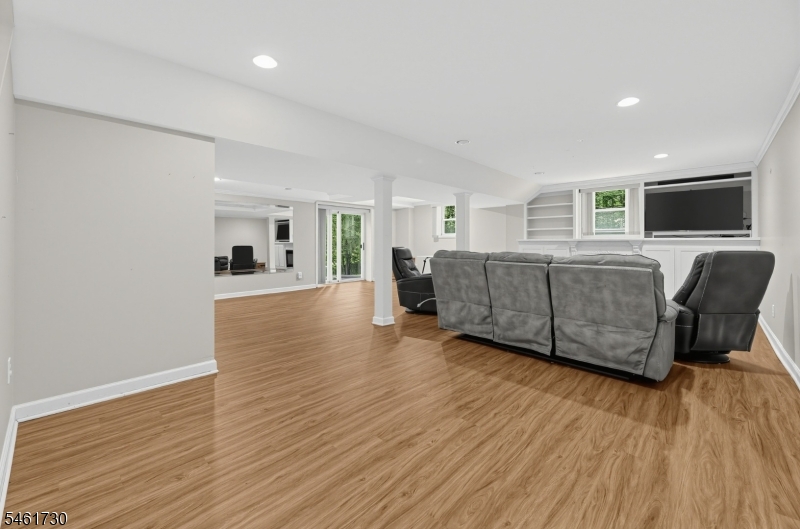 69 Brookside Rd