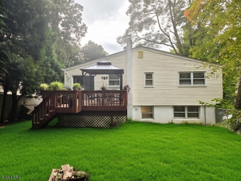 568 Stanley Pl