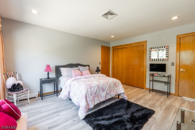 17 Chesterfield Dr