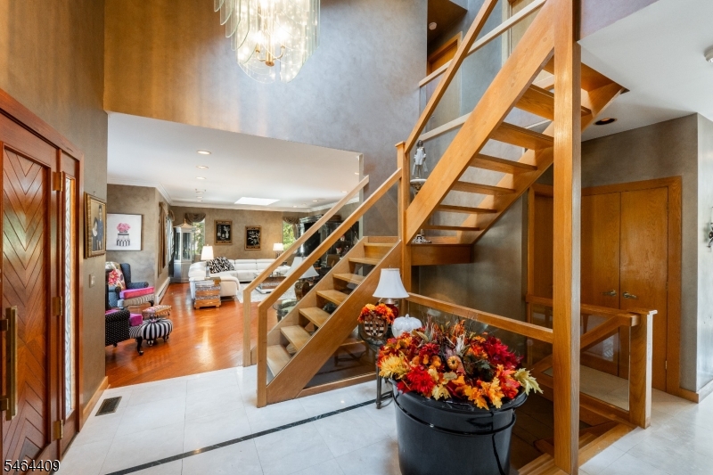 17 Chesterfield Dr