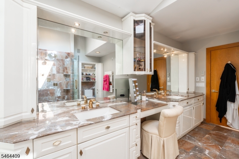 17 Chesterfield Dr