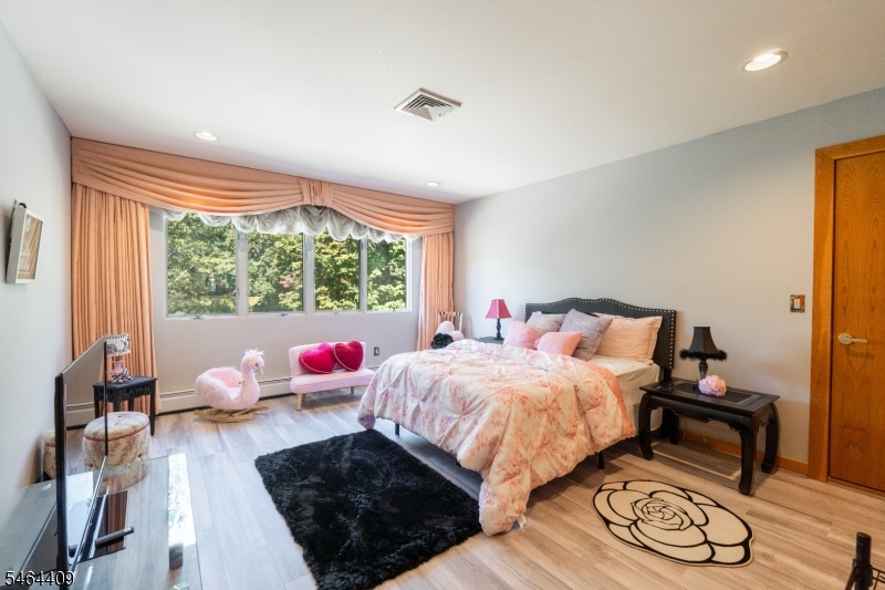 17 Chesterfield Dr