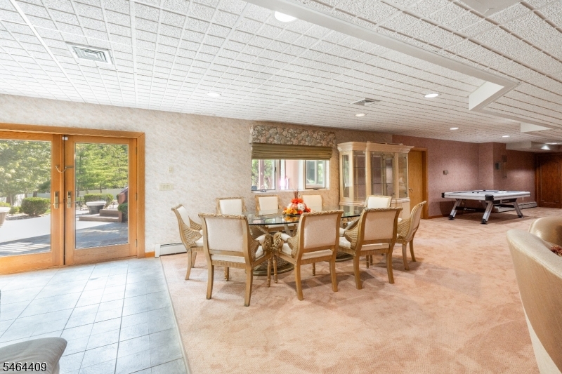 17 Chesterfield Dr