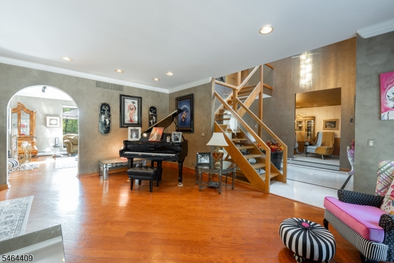 17 Chesterfield Dr