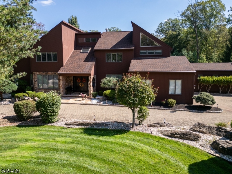 17 Chesterfield Dr