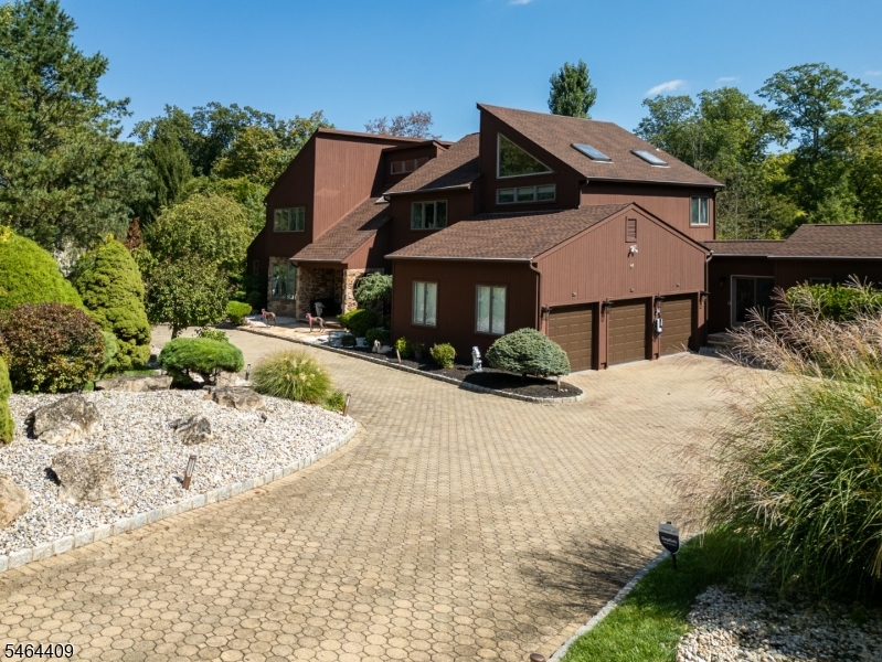 17 Chesterfield Dr